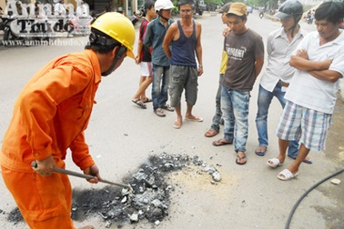 Nổ đường dây điện, một người nhập viện