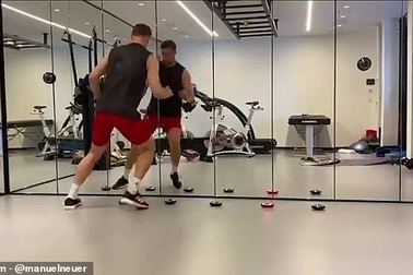 Phương pháp rèn thể lực siêu độc của thủ môn Manuel Neuer
