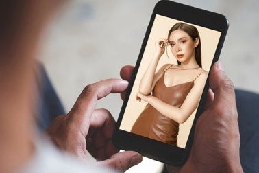 Tôi có sở thích rất bình thường trên điện thoại, vợ lại gay gắt đòi ly hôn