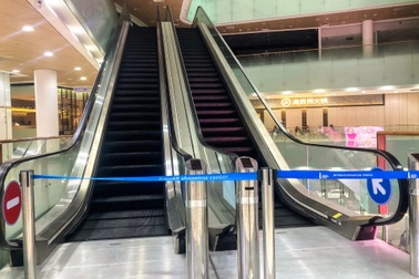 Trung tâm thương mại trên "đất vàng" TPHCM: Nơi đông đúc, chỗ vắng vẻ