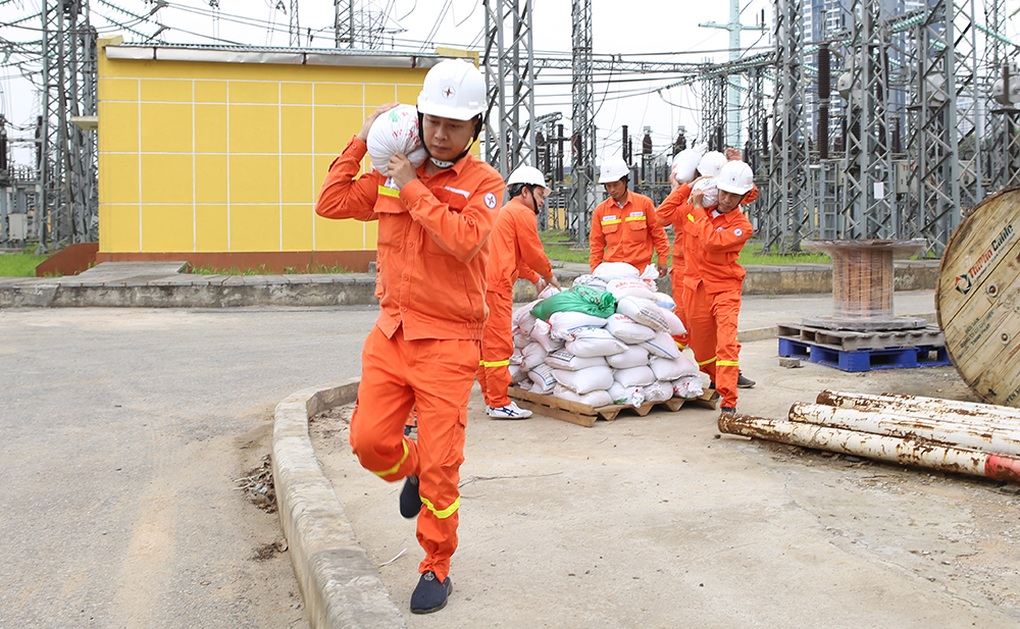 EVNNPT chủ động giữ an toàn truyền tải điện trước diễn biến thời tiết bất thường - 3 EVNNPT chủ động giữ an toàn truyền tải điện trước diễn biến thời tiết bất thường - 3