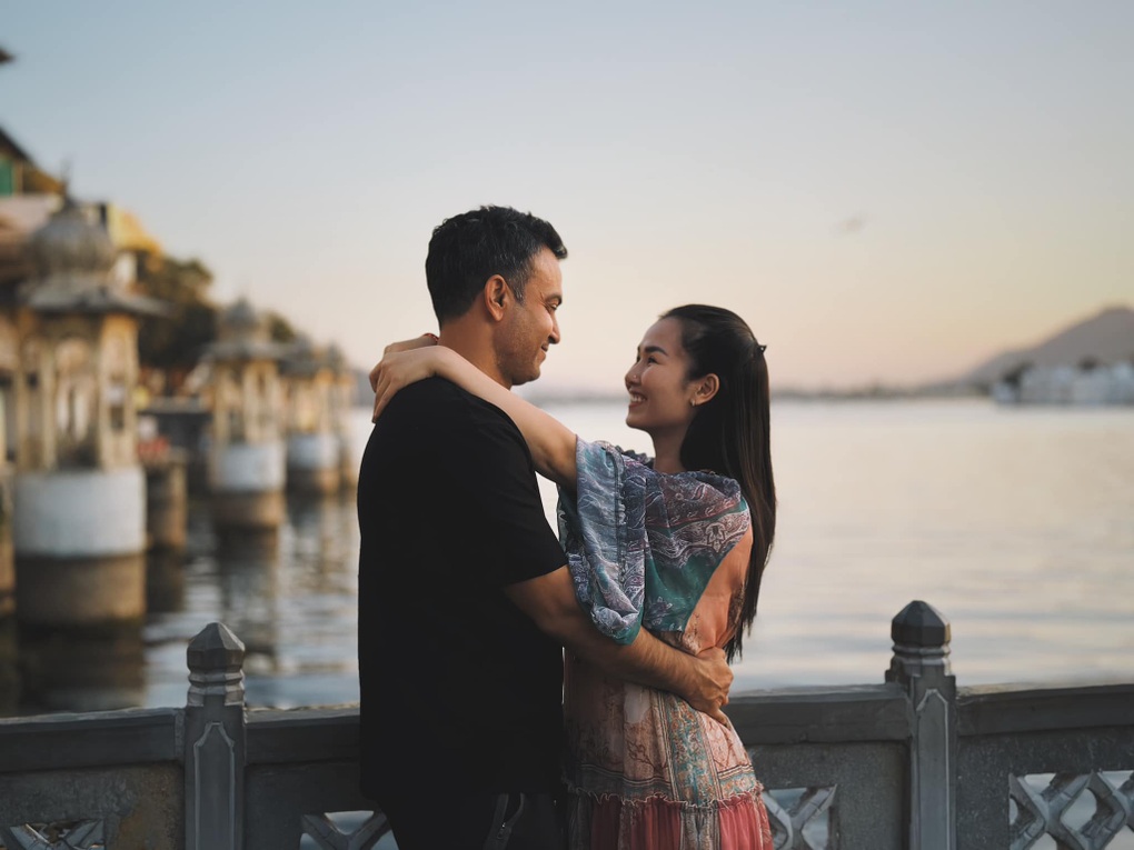 Ca sĩ Việt lấy chồng Ấn Độ độ dáng săn chắc sau khi sinh con đầu lòng - 5 Ca sĩ Việt lấy chồng Ấn Độ độ dáng săn chắc sau khi sinh con đầu lòng - 5
