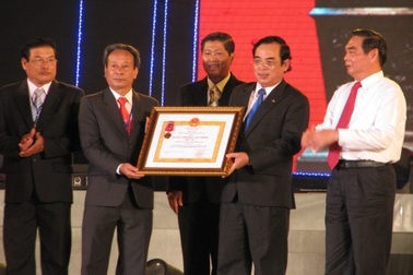 TP Bạc Liêu đón nhận Huân chương Lao động hạng Nhất