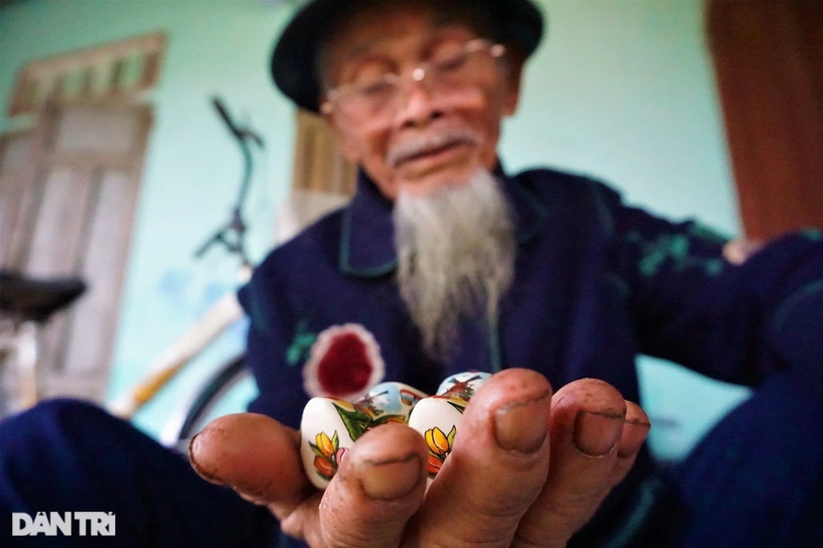 Nhà thơ không tên và chuyện chưa kể về nghĩa địa cá ông lớn nhất Việt Nam - 7 Nhà thơ không tên và chuyện chưa kể về nghĩa địa cá ông lớn nhất Việt Nam - 7