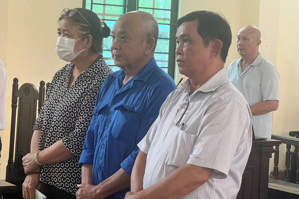 Đề nghị truy tố vợ chồng ông chủ công ty đậu phộng Tân Tân - 1 Đề nghị truy tố vợ chồng ông chủ công ty đậu phộng Tân Tân - 1