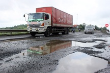 Bộ GTVT yêu cầu khắc phục ngay con đường chi chít ổ gà gây tai nạn chết người