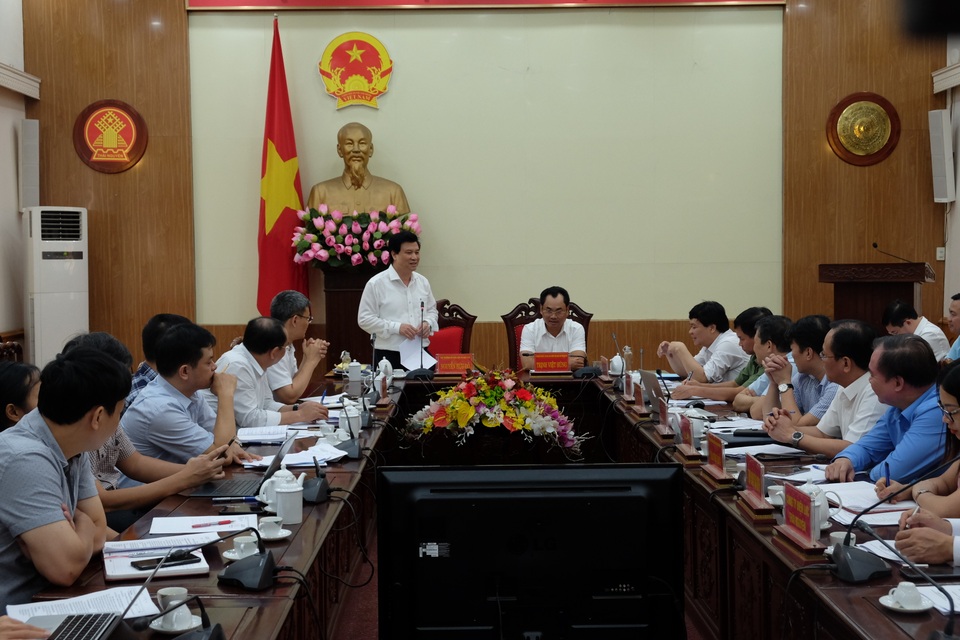 Thứ trưởng Bộ GDĐT: “Cần phương án hỗ trợ ăn ở, đi lại cho thí sinh - 1 Thứ trưởng Bộ GDĐT: “Cần phương án hỗ trợ ăn ở, đi lại cho thí sinh - 1