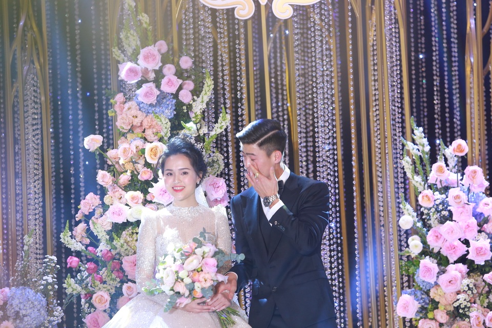 Đám cưới Duy Mạnh - Quỳnh Anh: Cô dâu, chú rể bật khóc vì xúc động - 1 Đám cưới Duy Mạnh - Quỳnh Anh: Cô dâu, chú rể bật khóc vì xúc động - 1