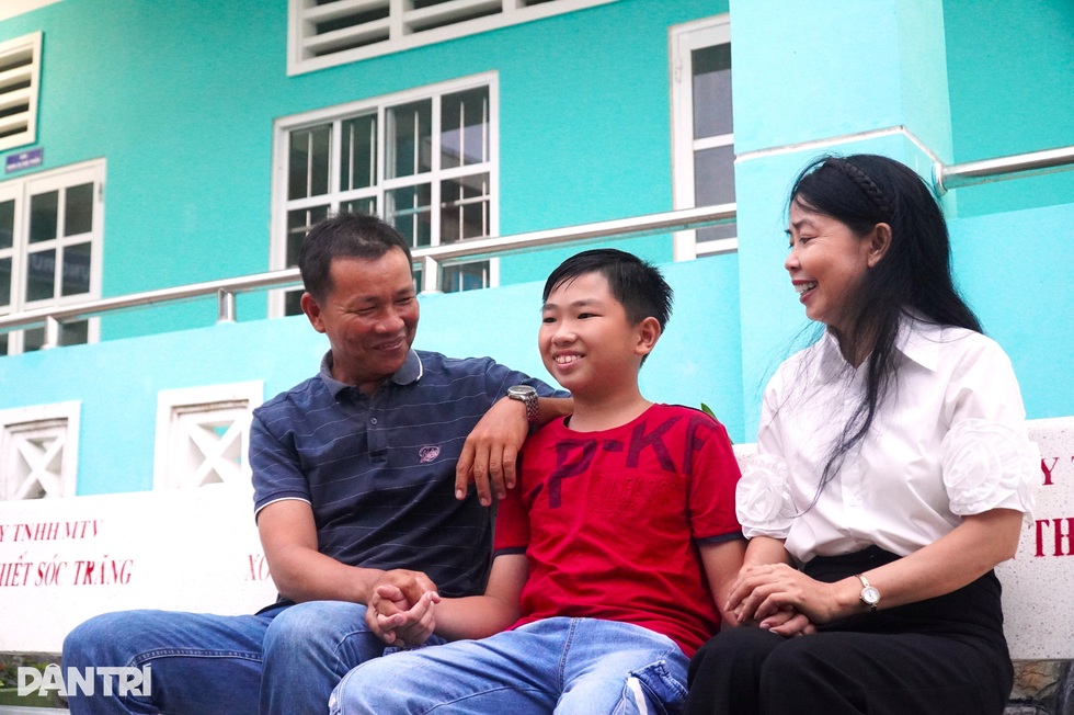 Nhà giáo Nhân dân đặc biệt năm 2024: Cuộc đời giáo viên cho tôi mọi thứ - 1