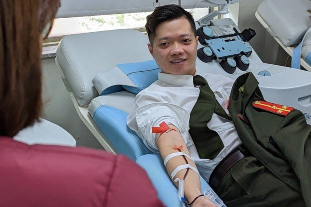 Thượng úy công an Hà Nội hiến máu cứu cháu bé 1 tuổi - 1 Thượng úy công an Hà Nội hiến máu cứu cháu bé 1 tuổi - 1