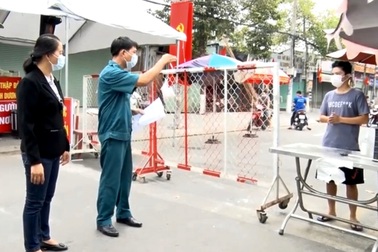 Trao lệnh gọi công dân nhập ngũ ngay tại khu cách ly