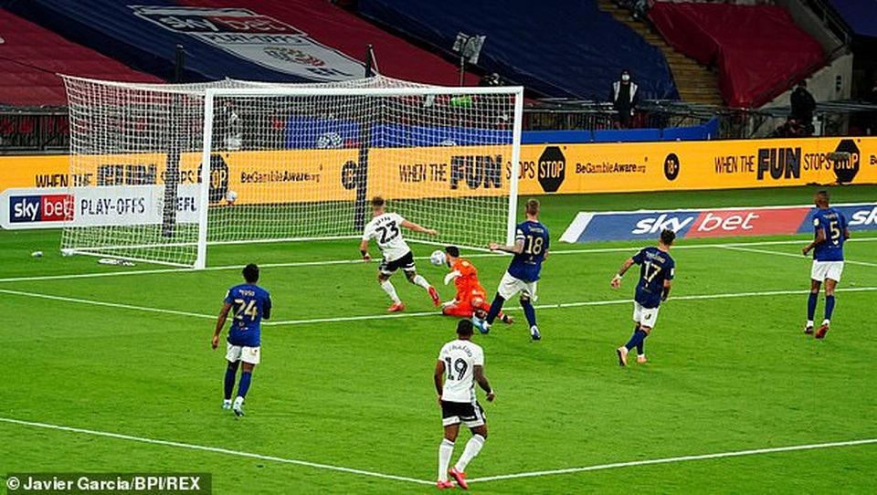 Fulham đánh bại Brentford ở trận cầu đắt giá nhất thế giới - 5 Fulham đánh bại Brentford ở trận cầu đắt giá nhất thế giới - 5