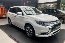 Mitsubishi Outlander "xả hàng", giá sau ưu đãi chỉ ngang SUV cỡ B