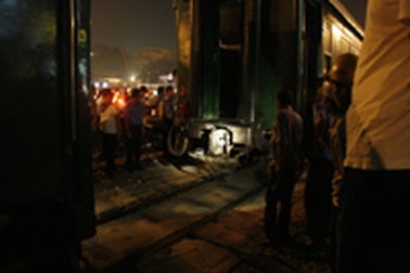 Tàu hỏa đứt rời toa ngay giữa Hà Nội