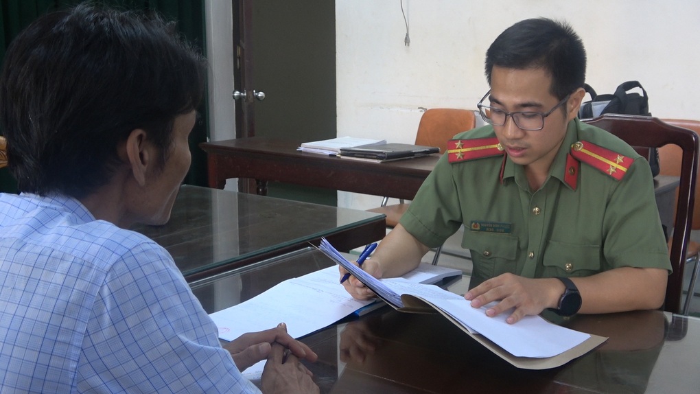 Em trai xây nhà bị đình chỉ, anh lên mạng xúc phạm cán bộ phường - 1