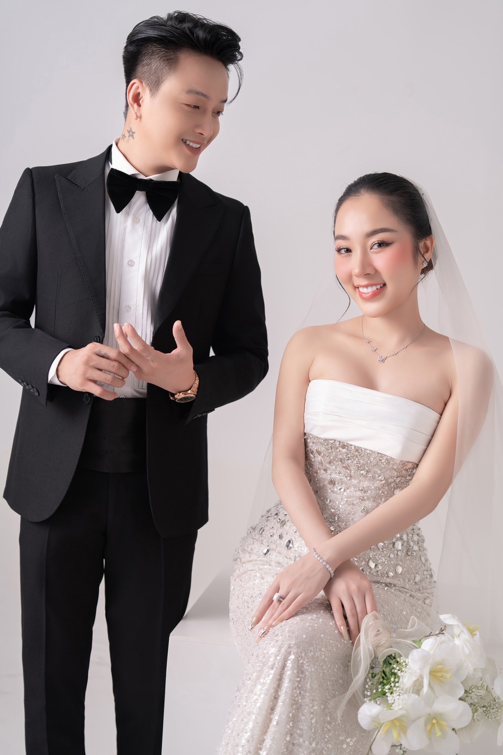 TiTi (HKT) cưới nữ DJ nóng bỏng, phản hồi tin mua mô tô nửa tỷ đồng tặng vợ - 2 TiTi (HKT) cưới nữ DJ nóng bỏng, phản hồi tin mua mô tô nửa tỷ đồng tặng vợ - 2