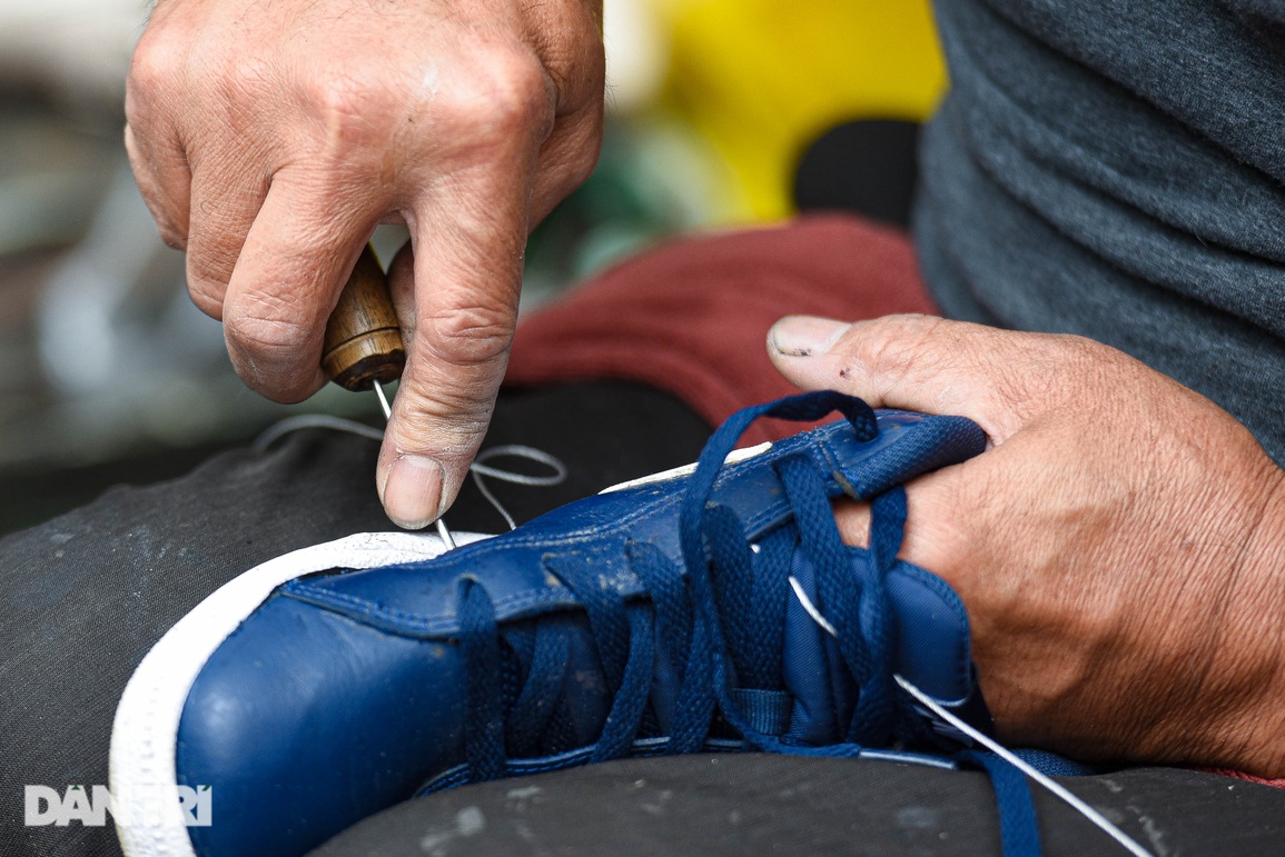 Làm nghề nhận đồ cũ, trả đồ mới, ông bố nuôi con thành y tá, diễn viên - 6