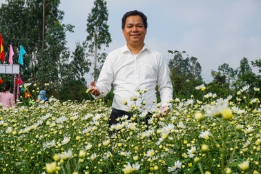 Tiến sĩ mang hoa đẹp xứ lạnh về trồng thành công ở Đà Nẵng