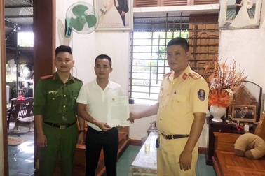Công an gửi thư khen một người dân truy đuổi xe gây tai nạn nghiêm trọng