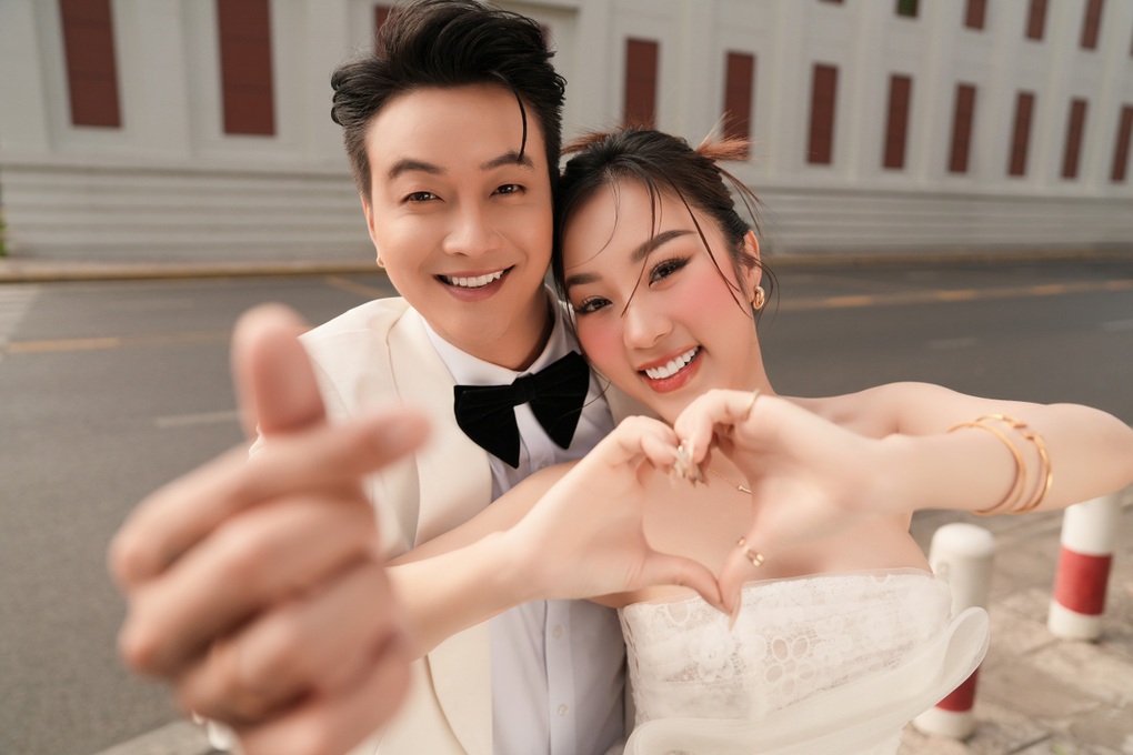 TiTi (HKT) cưới nữ DJ nóng bỏng, phản hồi tin mua mô tô nửa tỷ đồng tặng vợ - 1 TiTi (HKT) cưới nữ DJ nóng bỏng, phản hồi tin mua mô tô nửa tỷ đồng tặng vợ - 1