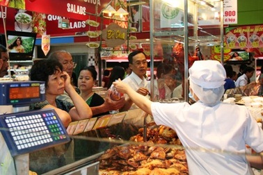 Thịt gà, hoa quả đắt hàng lễ tiễn ông bà