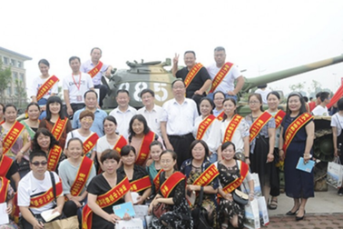 Trường học Trung Quốc gây tranh cãi vì mua xe tăng để khích lệ học sinh