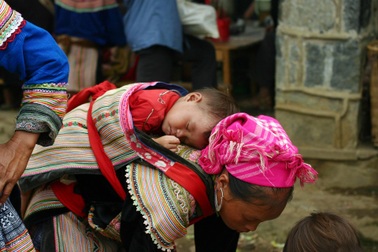 30 bức ảnh về tình mẫu tử trưng bày tại triển lãm "Mẹ yêu con"