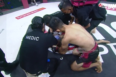 Pha bay người tung cước tuyệt đẹp, hạ knock-out đối thủ