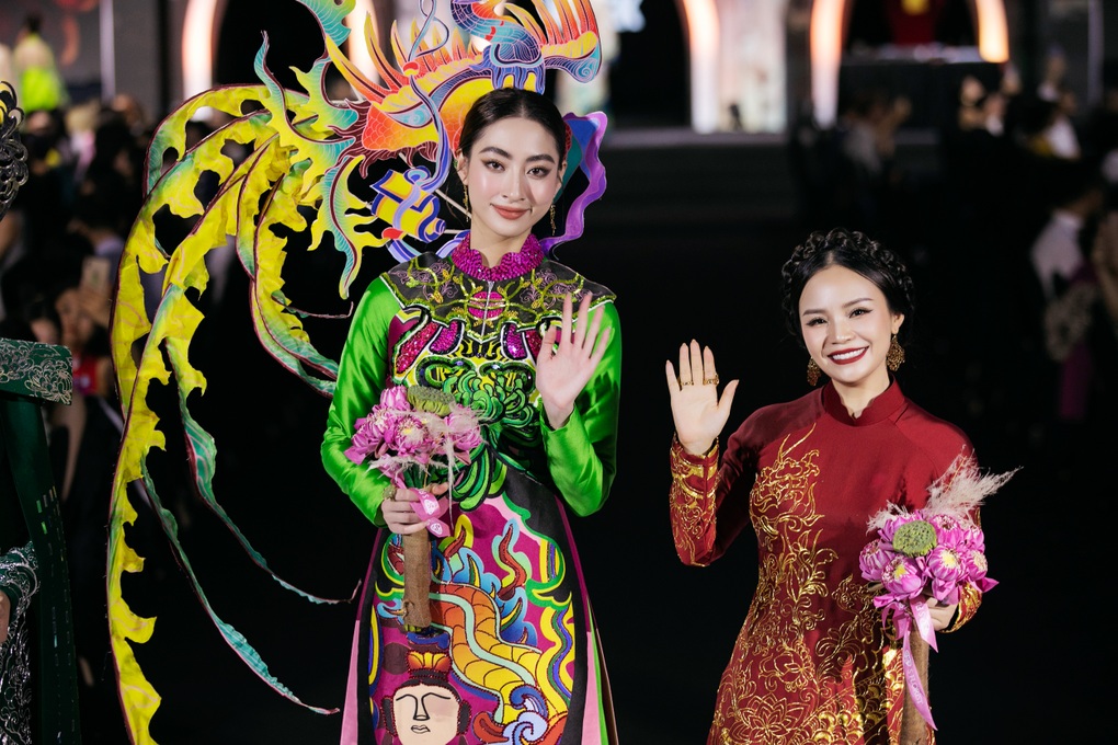 Hoa hậu Lương Thùy Linh diện trang phục lấy cảm hứng từ hình tượng tiên nữ - 7 Hoa hậu Lương Thùy Linh diện trang phục lấy cảm hứng từ hình tượng tiên nữ - 7