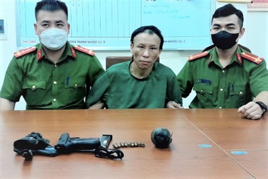 Bắt đối tượng truy nã nguy hiểm luôn mang theo súng, lựu đạn
