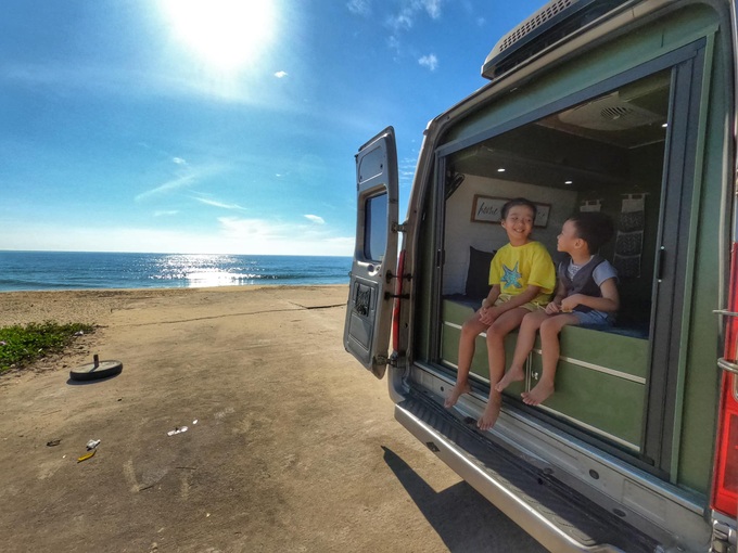 Gia đình Hà Nội chi 120 triệu cải tạo xe thành nhà di động đi xuyên Việt - 6 Gia đình Hà Nội chi 120 triệu cải tạo xe thành nhà di động đi xuyên Việt - 6