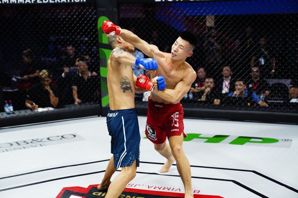 Võ sĩ người Brazil trở lại, thắng áp đảo tại giải MMA Việt Nam - 4 Võ sĩ người Brazil trở lại, thắng áp đảo tại giải MMA Việt Nam - 4