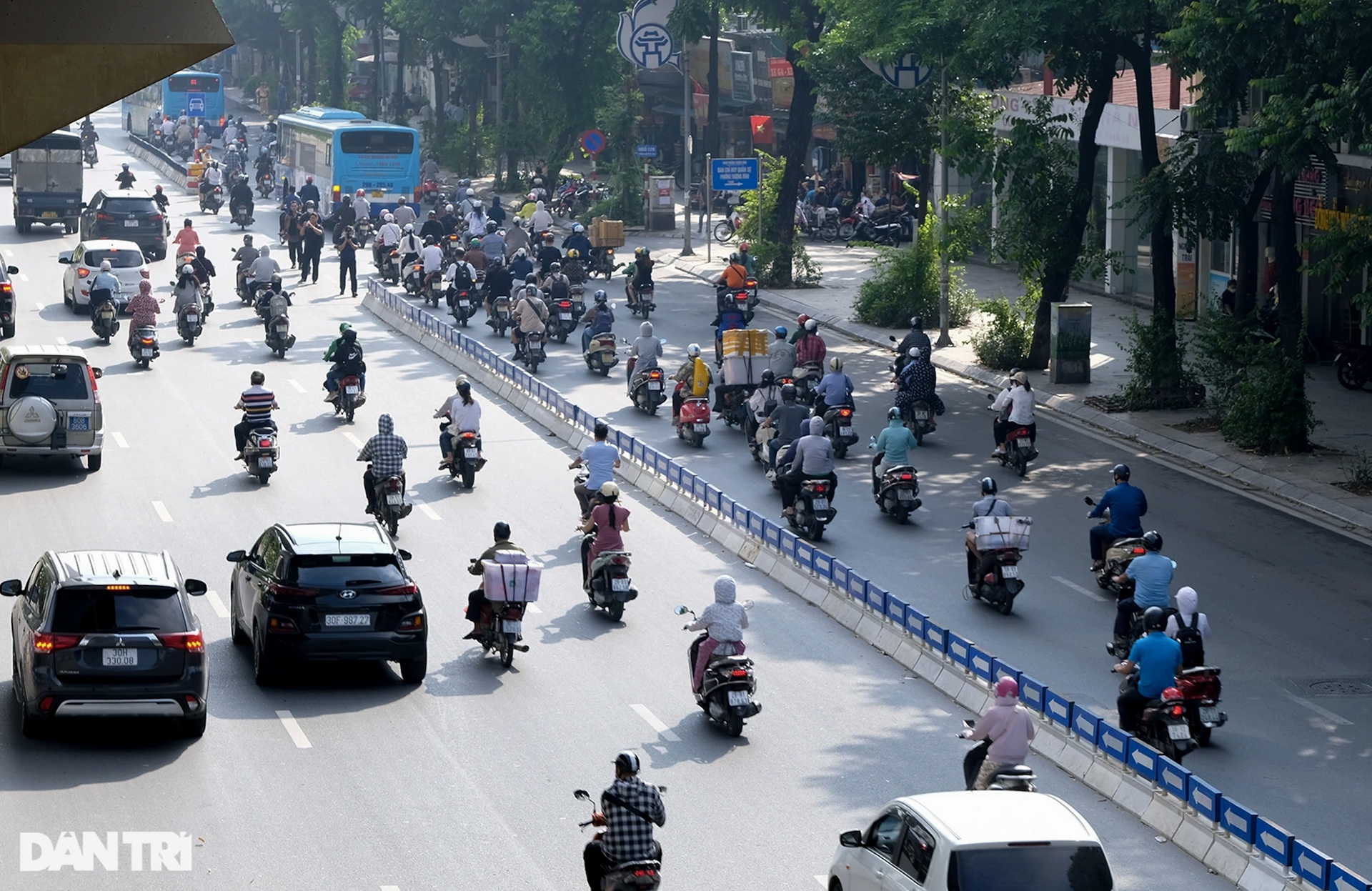 Gặp nhiều bất cập, đường Nguyễn Trãi có thông thoáng hơn sau khi phân làn? - 10 Gặp nhiều bất cập, đường Nguyễn Trãi có thông thoáng hơn sau khi phân làn? - 10