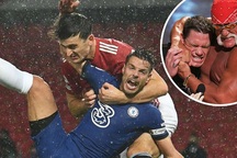 Tranh cãi nảy lửa về tình huống trọng tài không thổi phạt đền Man Utd