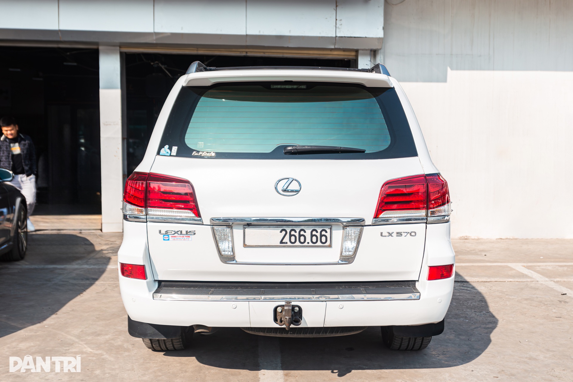 Chủ xe Lexus LX 570 chi 400 triệu đồng chỉ để lột xác nội thất - 2 Chủ xe Lexus LX 570 chi 400 triệu đồng chỉ để lột xác nội thất - 2