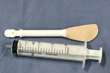 Người phụ nữ nuốt bàn chải dài 20cm vào bụng khi vệ sinh lưỡi