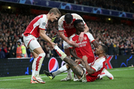Arsenal thắng đậm PSV 4-0 ở trận ra quân Champions League