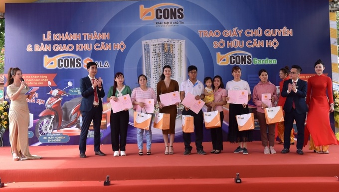 Tập đoàn Bcons đã công bố trao 500 giấy chủ quyền căn hộ Bcons Garden (đợt 1).