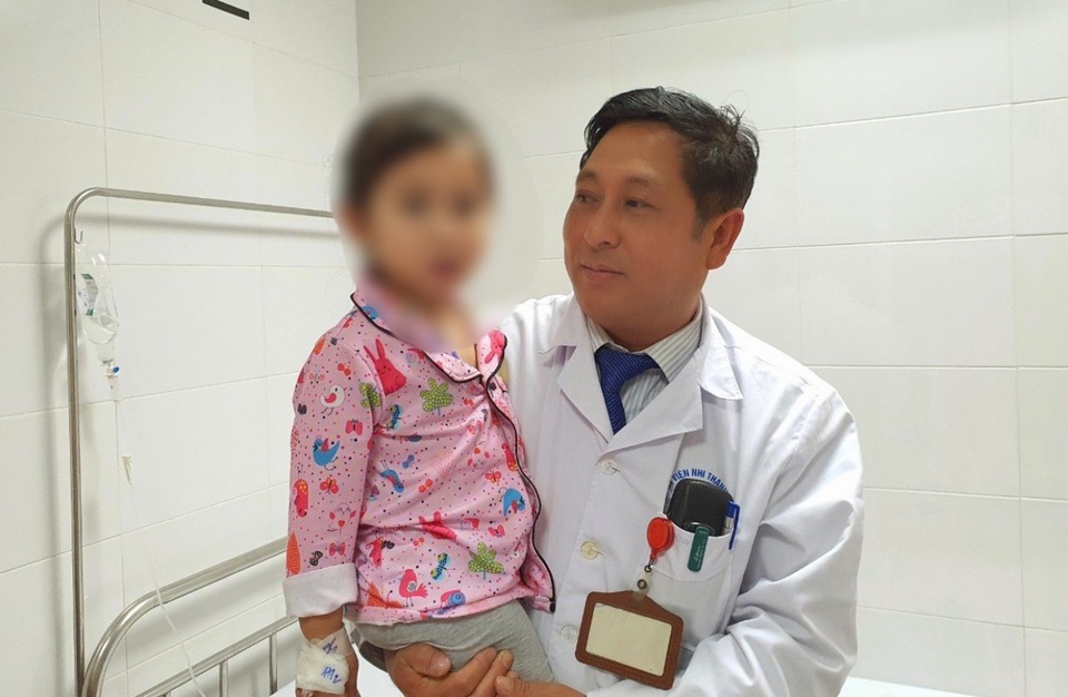 Cứu sống thành công bệnh nhi bị tai nạn vỡ gan, lách, đứt cuống thận - 2 Cứu sống thành công bệnh nhi bị tai nạn vỡ gan, lách, đứt cuống thận - 2