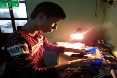 Nam sinh lớp 12 sáng chế máy chống buồn ngủ