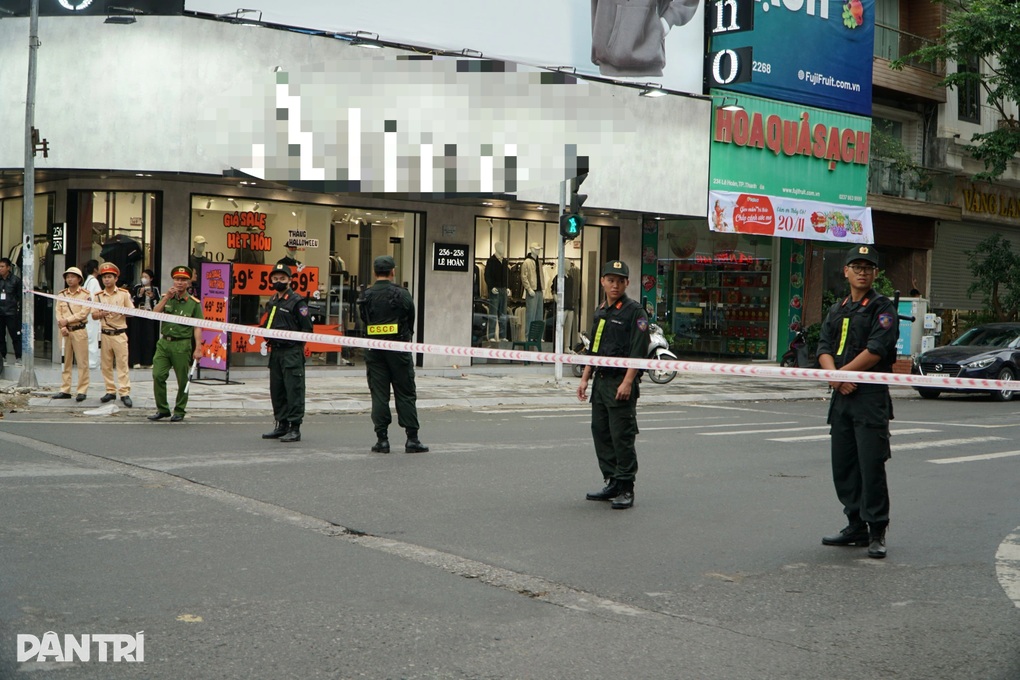 Sau khi cảnh sát kiểm tra, nhiều tiệm vàng ở Thanh Hóa bất ngờ đóng cửa - 2