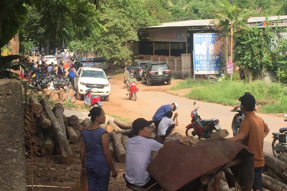 Truy tìm đối tượng chém chết nam thanh niên tại nhà người khác - 2 Truy tìm đối tượng chém chết nam thanh niên tại nhà người khác - 2