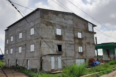 Nữ cán bộ được “tạo điều kiện” xây nhà sai phép?