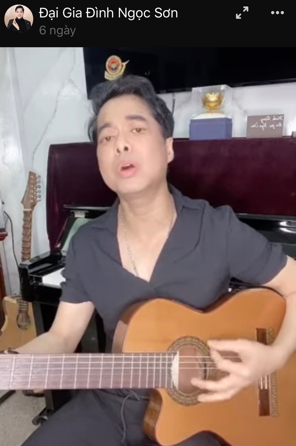 Bị ngã cầu thang, Ngọc Sơn vẫn gây “bão” với clip đàn hát hút 6 triệu người - 1 Bị ngã cầu thang, Ngọc Sơn vẫn gây “bão” với clip đàn hát hút 6 triệu người - 1