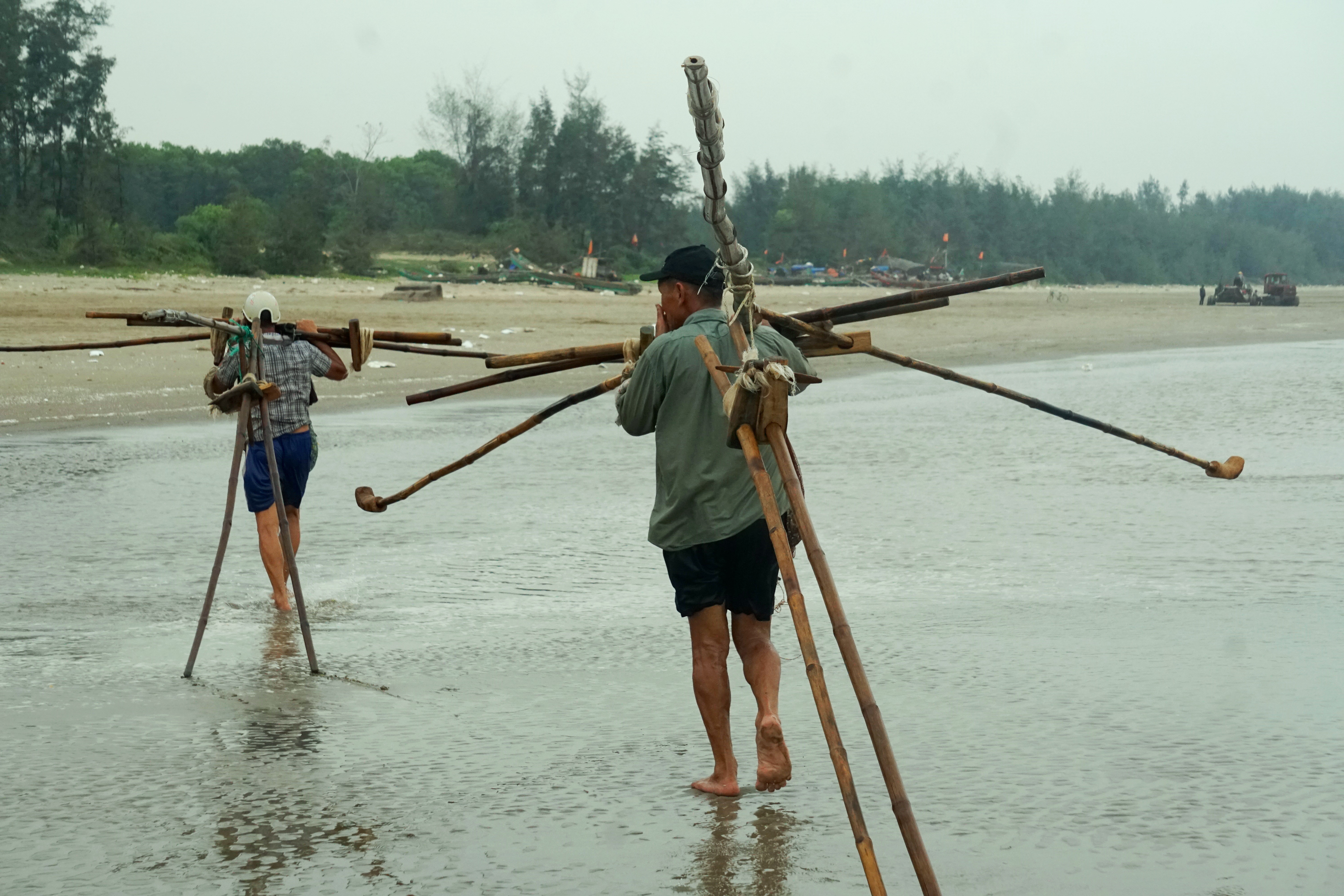 Độc chiêu nối dài đôi chân của ngư dân khi mưu sinh - 12 Độc chiêu nối dài đôi chân của ngư dân khi mưu sinh - 12