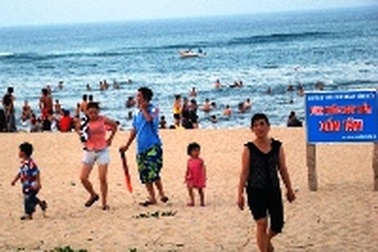 Tắm biển tại bãi cấm, một người tử nạn