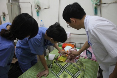 Cứu sống bệnh nhi nhiễm trùng uốn ván cuống rốn sơ sinh