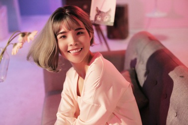 Vũ Cát Tường diện váy ngủ, trải lòng về “nỗi buồn đau đớn của đời nghệ sĩ”