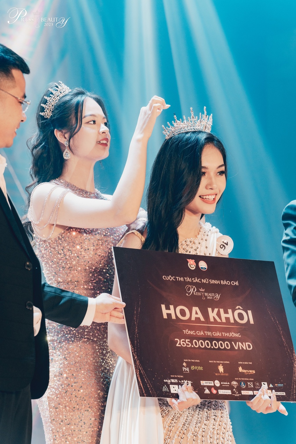 Hoa khôi Báo chí 2023: Mình chưa sẵn sàng đi thi hoa hậu - 1 Hoa khôi Báo chí 2023: Mình chưa sẵn sàng đi thi hoa hậu - 1