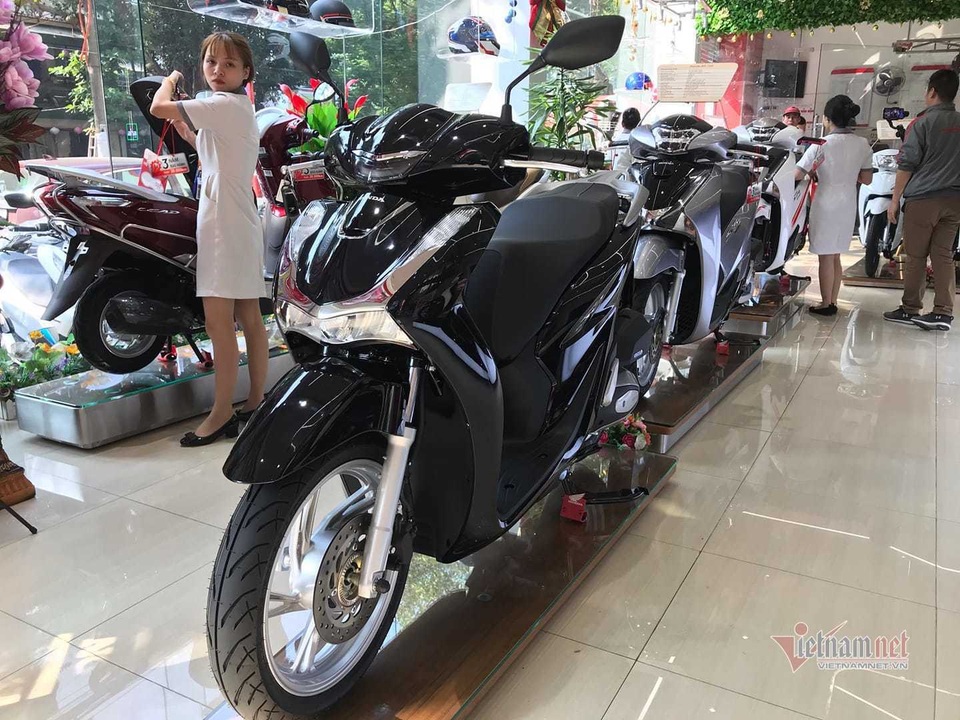 Xe máy hot rớt giá hơn chục triệu, khách vẫn chưa thỏa mãn - 1 Xe máy hot rớt giá hơn chục triệu, khách vẫn chưa thỏa mãn - 1